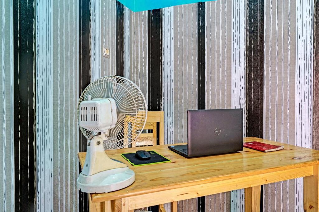 TV a/nebo společenská místnost v ubytování OYO 92269 Arjuna Homestay