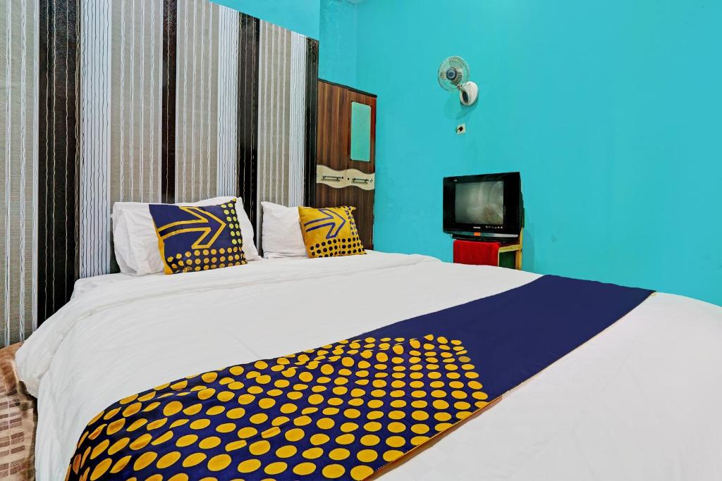 Postel nebo postele na pokoji v ubytování OYO 92269 Arjuna Homestay