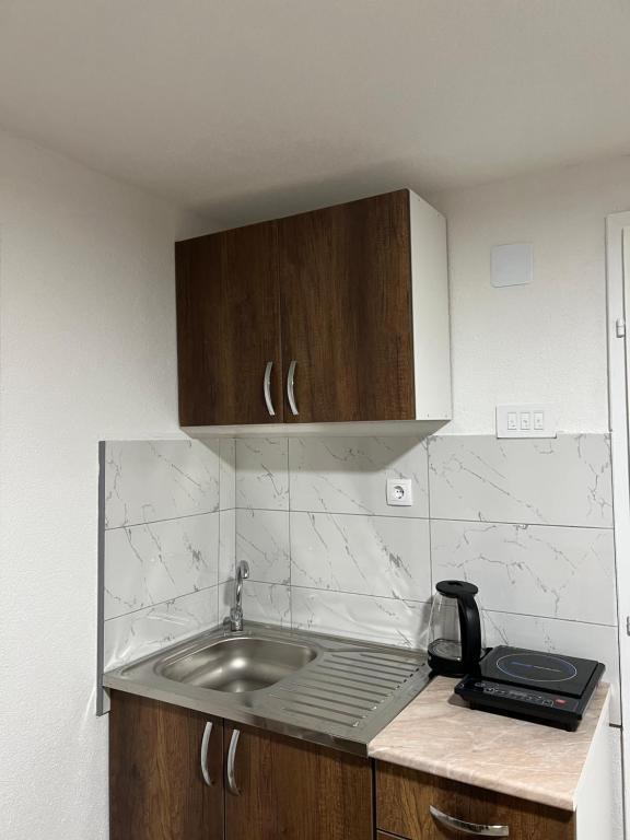 Cucina o angolo cottura di Apartmani Ćosić - Kuršumlijska banja