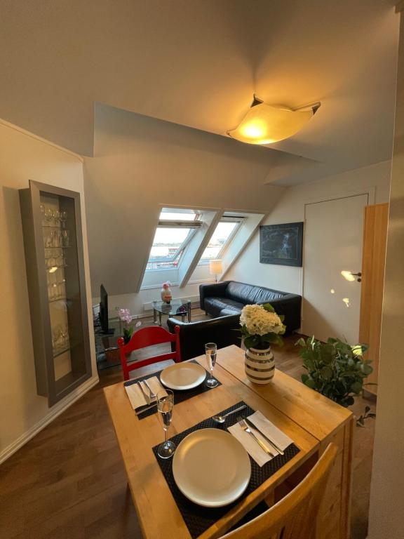 Μια τηλεόραση ή/και κέντρο ψυχαγωγίας στο Harmony Apartments - By Honivi Gruppen