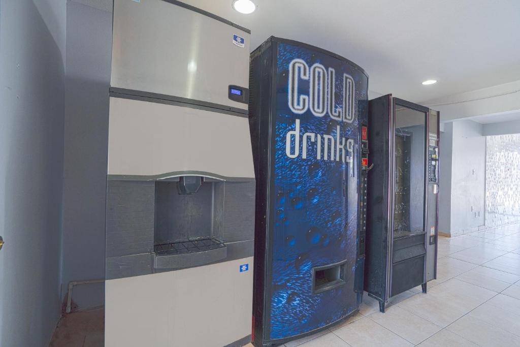 Kuchyň nebo kuchyňský kout v ubytování OYO Hotel Midland