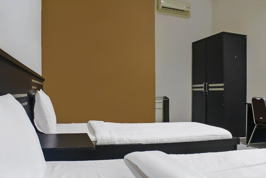 Postel nebo postele na pokoji v ubytování Collection O 92268 Hotel Aero
