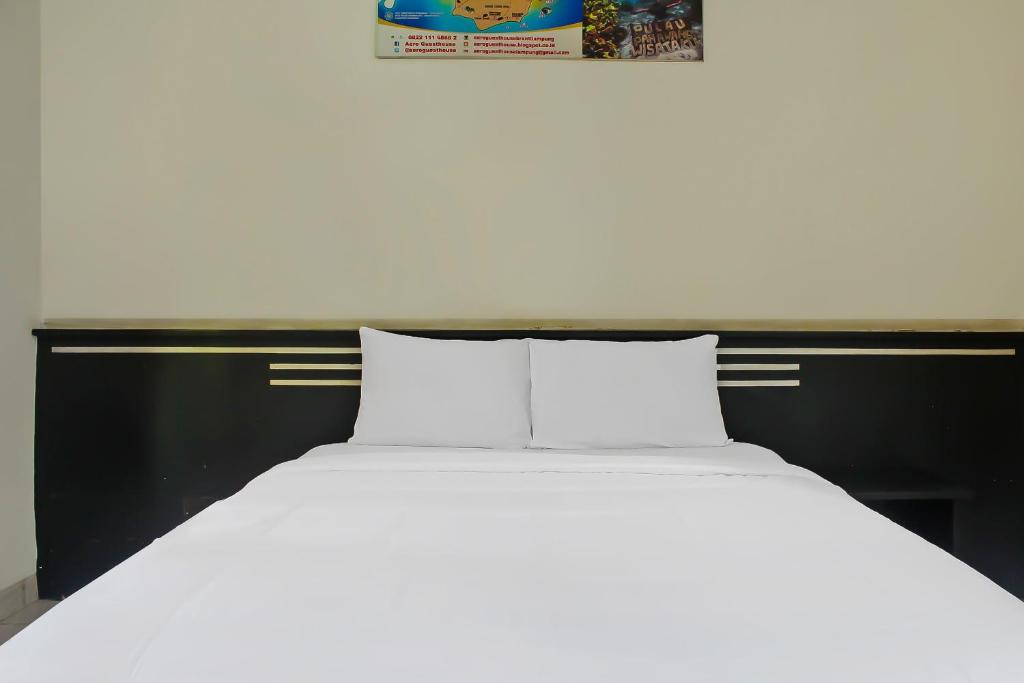 Postel nebo postele na pokoji v ubytování Collection O 92268 Hotel Aero