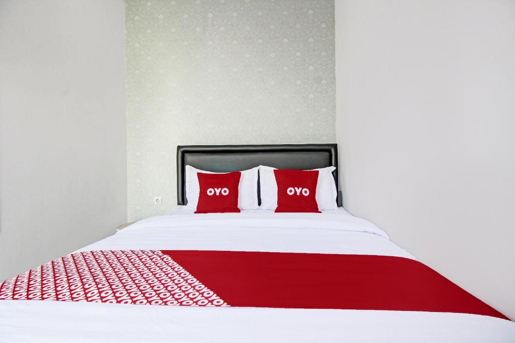Postel nebo postele na pokoji v ubytování Super OYO Collection O 92363 Kp Inn
