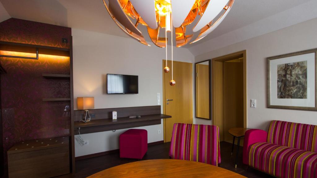 TV a/nebo společenská místnost v ubytování HOTEL PARQÉO im A66