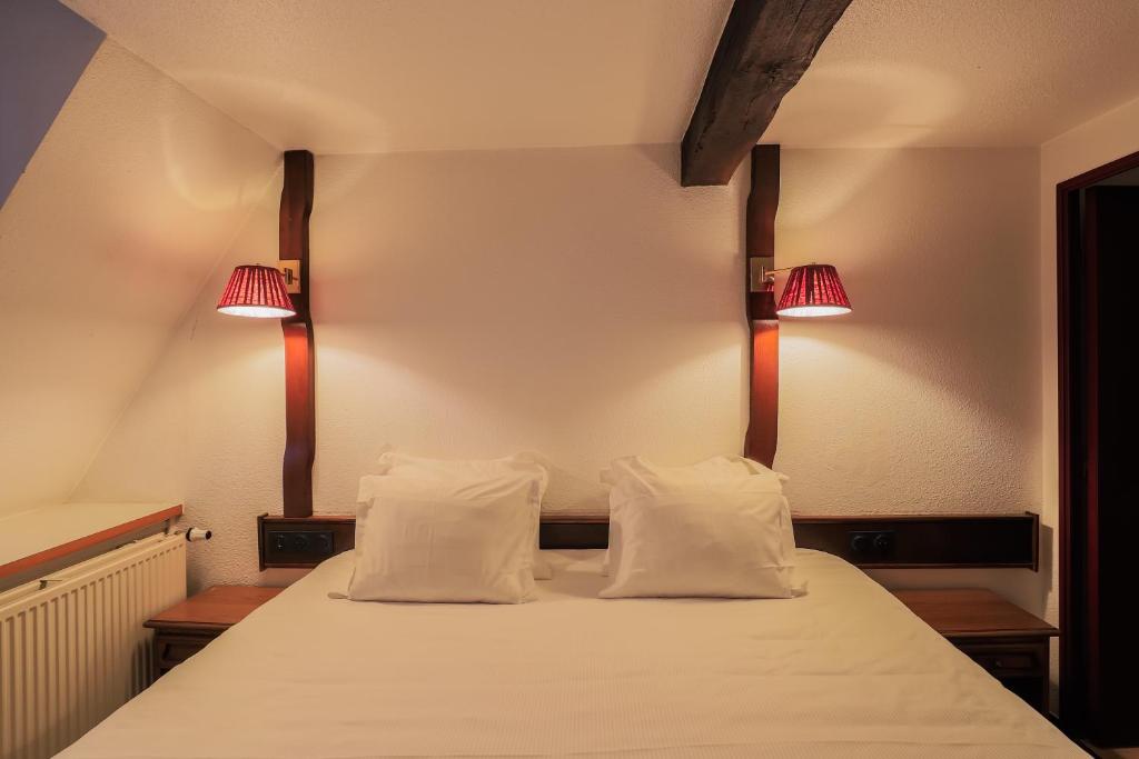 Postel nebo postele na pokoji v ubytování Hôtel Les Trois Luppars
