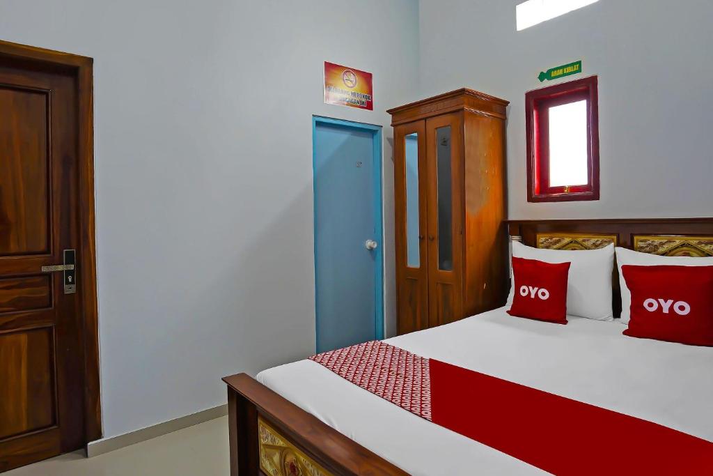 OYO 92416 Salsabila Homestay - Deluxe Çift Kişilik Oda