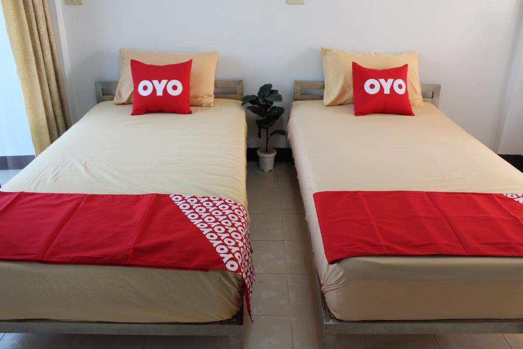 Postel nebo postele na pokoji v ubytování OYO 75420 Howto Hotel