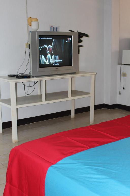 TV a/nebo společenská místnost v ubytování OYO 75420 Howto Hotel