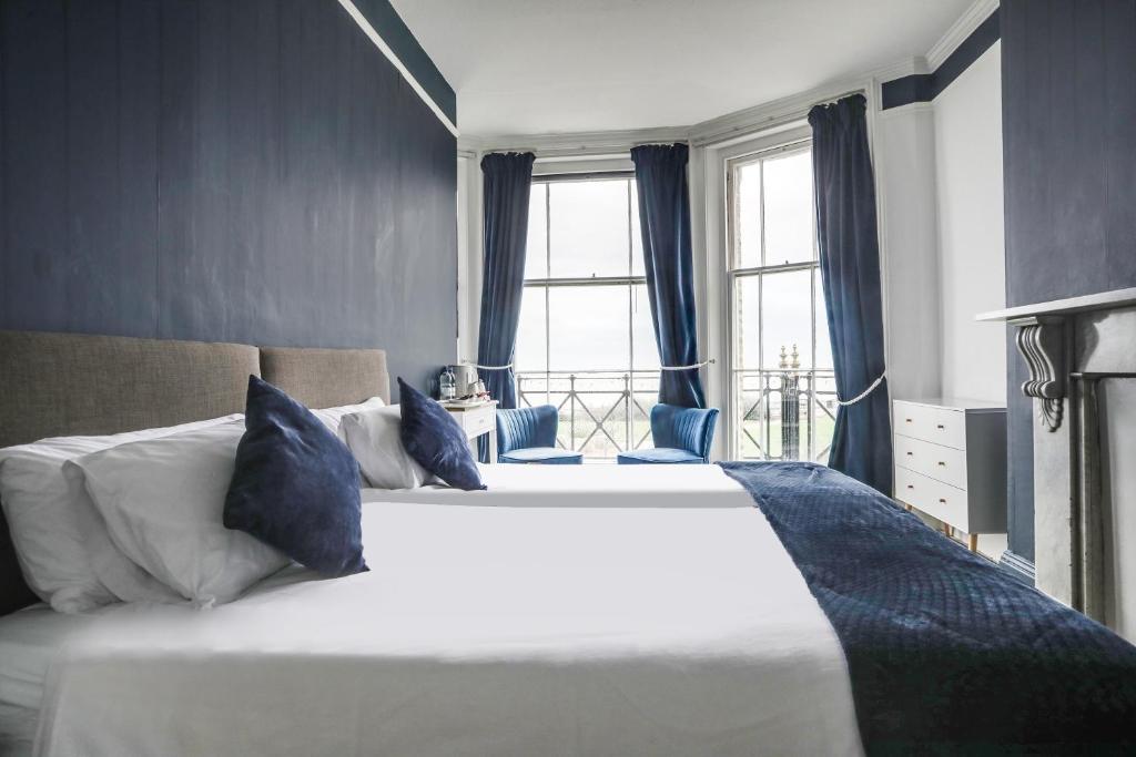 Lord Kitcheners Guest House - Standard Double Or Twin Room