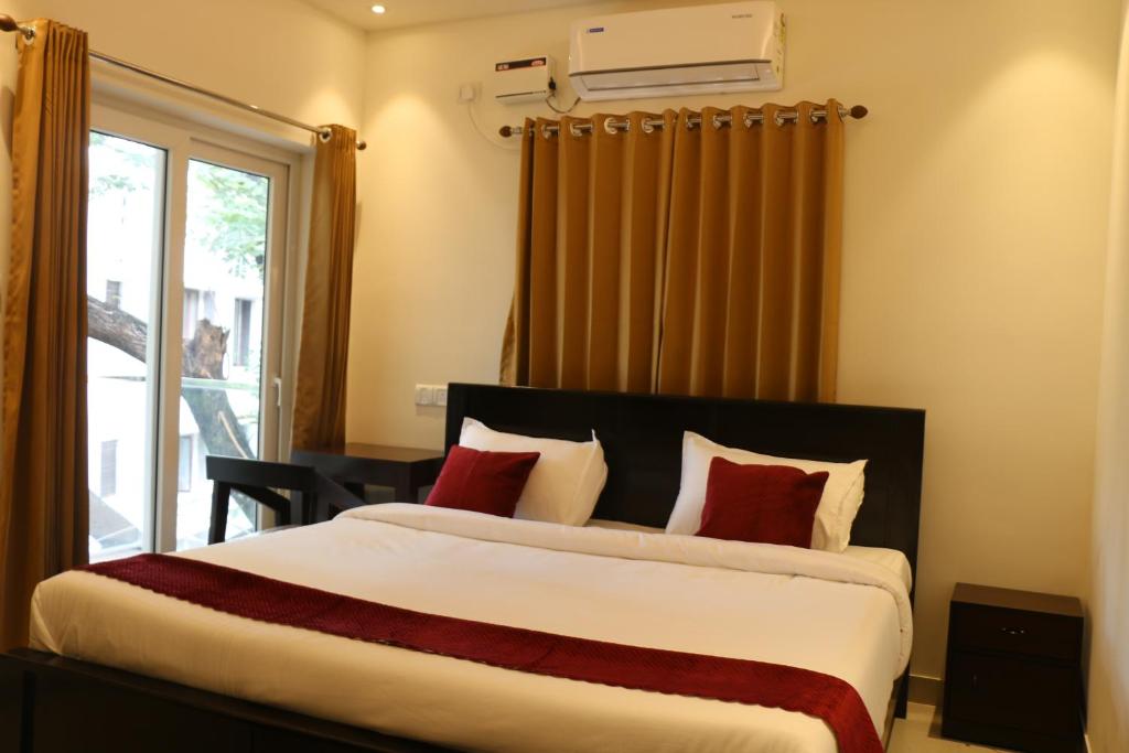 Postel nebo postele na pokoji v ubytování Vibha by Sri Lakshmi Homes