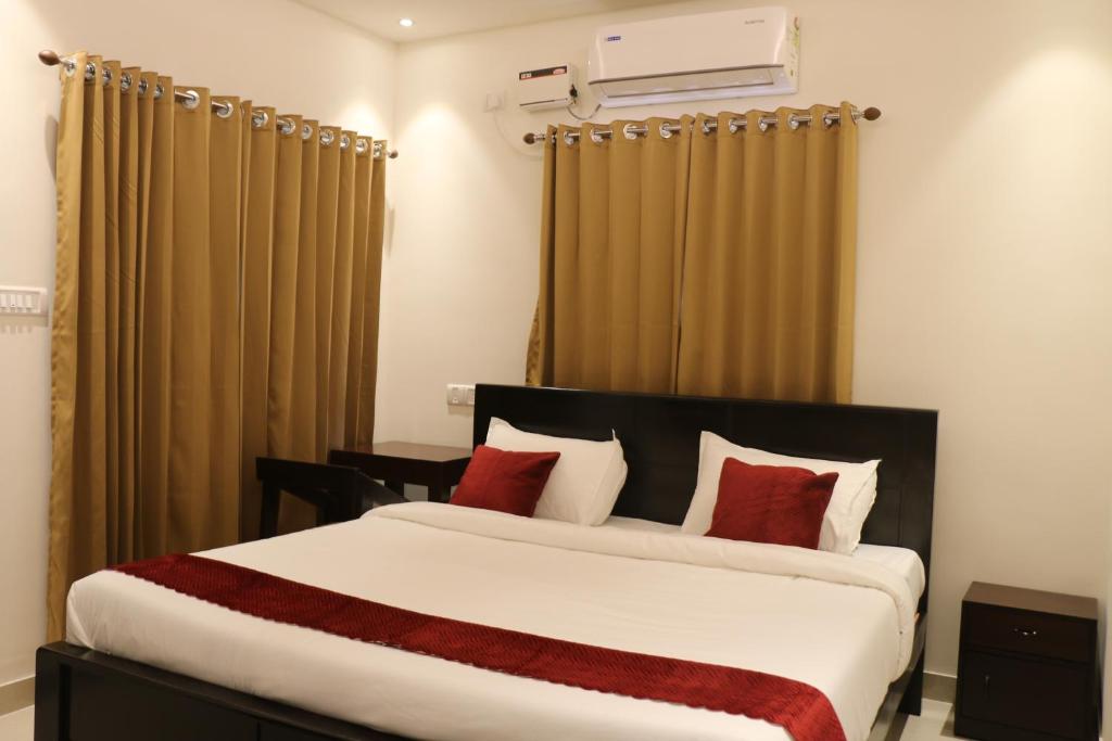 Postel nebo postele na pokoji v ubytování Vibha by Sri Lakshmi Homes