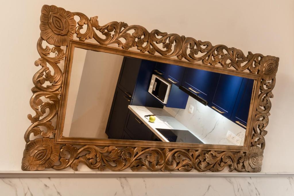 Zdjęcie z galerii obiektu Decadent Art Deco Balcony Apartment in Old Town w Pradze