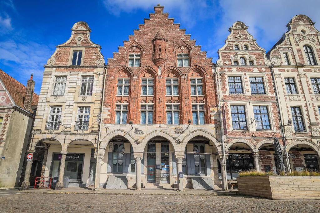 Fotografie z fotogalerie ubytování Hôtel Les Trois Luppars v destinaci Arras