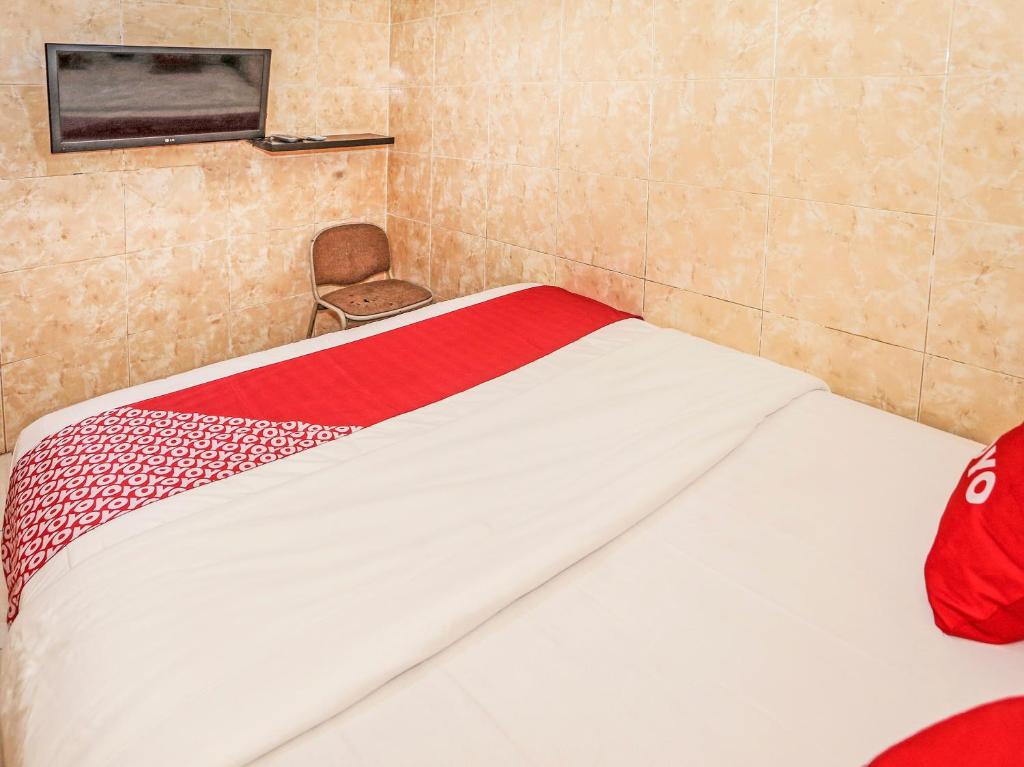 Postel nebo postele na pokoji v ubytování SUPER OYO 92672 Hotel Bsd