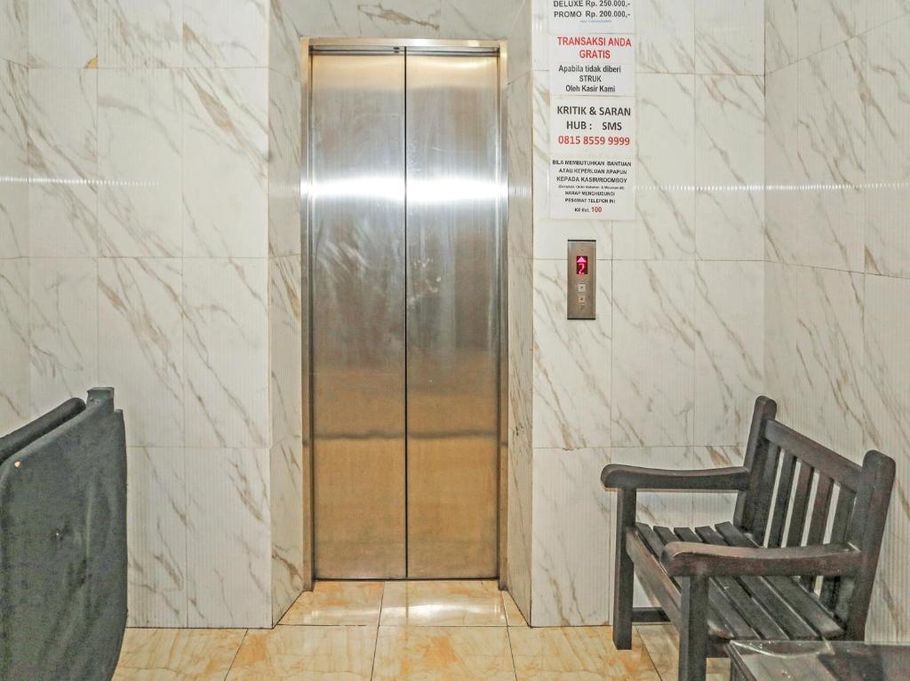 Fotografie z fotogalerie ubytování SUPER OYO 92672 Hotel Bsd v destinaci South Tangerang