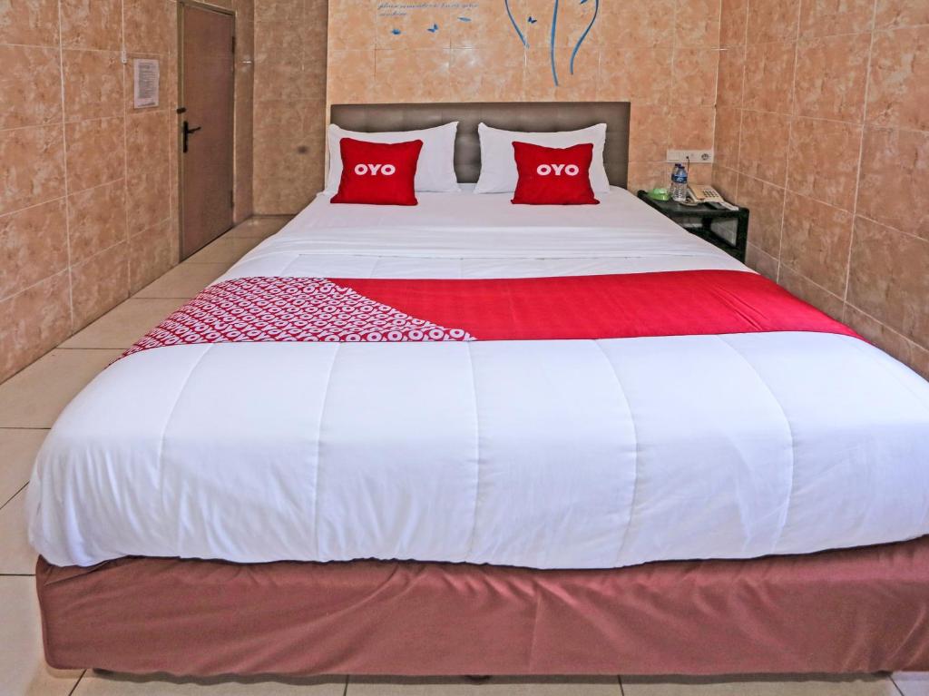 Postel nebo postele na pokoji v ubytování SUPER OYO 92672 Hotel Bsd