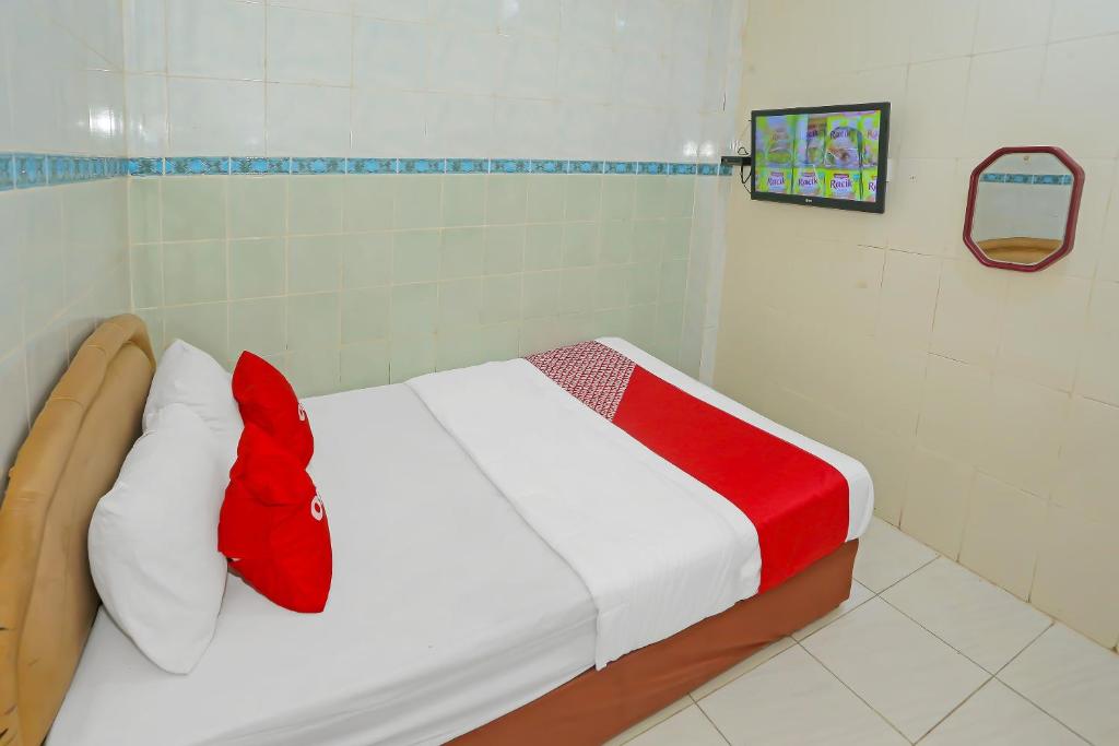 Postel nebo postele na pokoji v ubytování OYO 92678 Hotel Melati