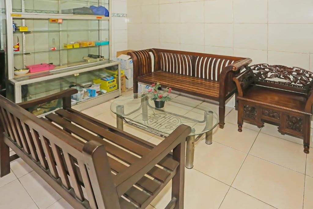 Posezení v ubytování OYO 92678 Hotel Melati