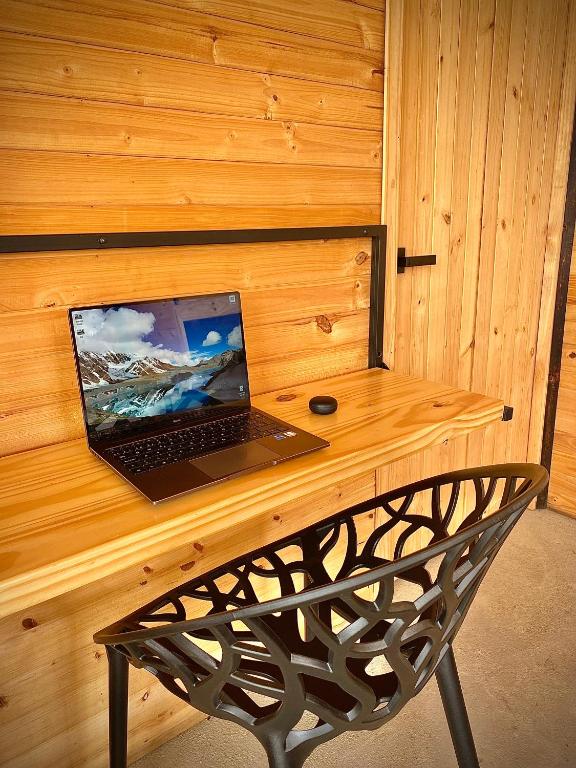 TV a/nebo společenská místnost v ubytování Taikú Ecolodge