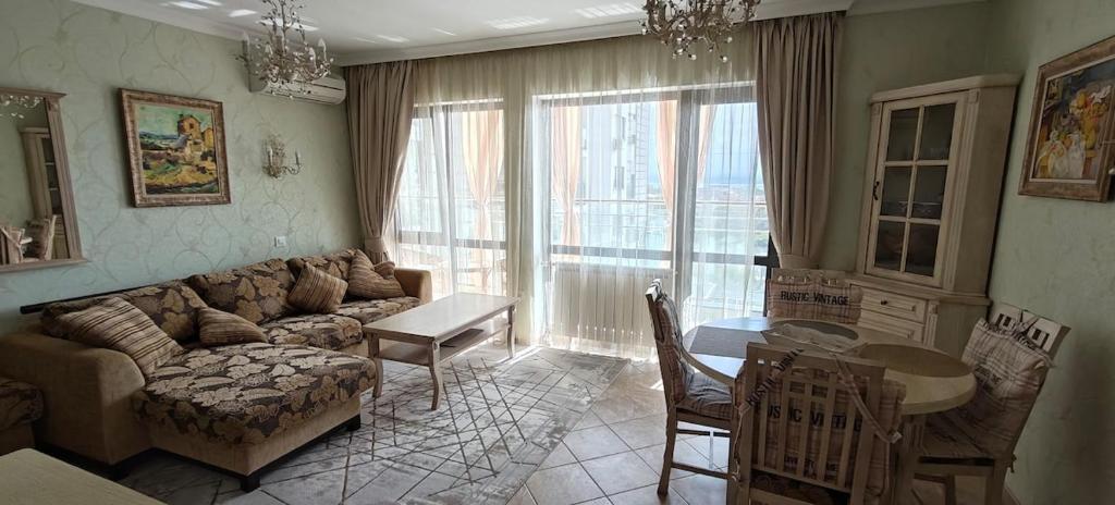Posezení v ubytování Luxury Sea Sunset Deluxe Apartment