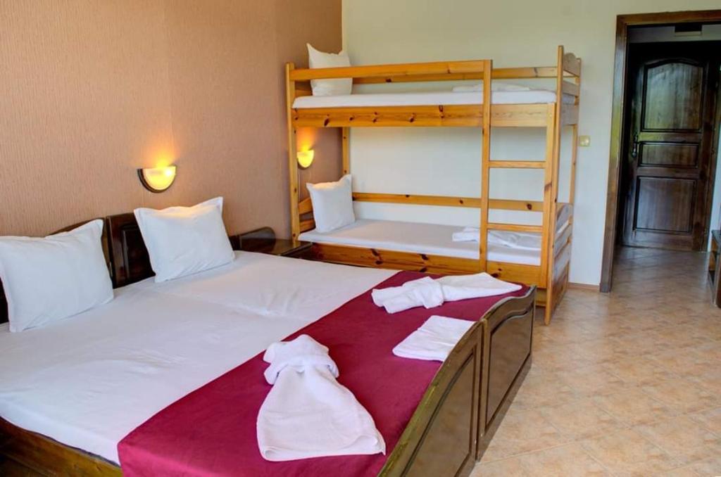 Postel nebo postele na pokoji v ubytování Hotel Feniks Lozenets