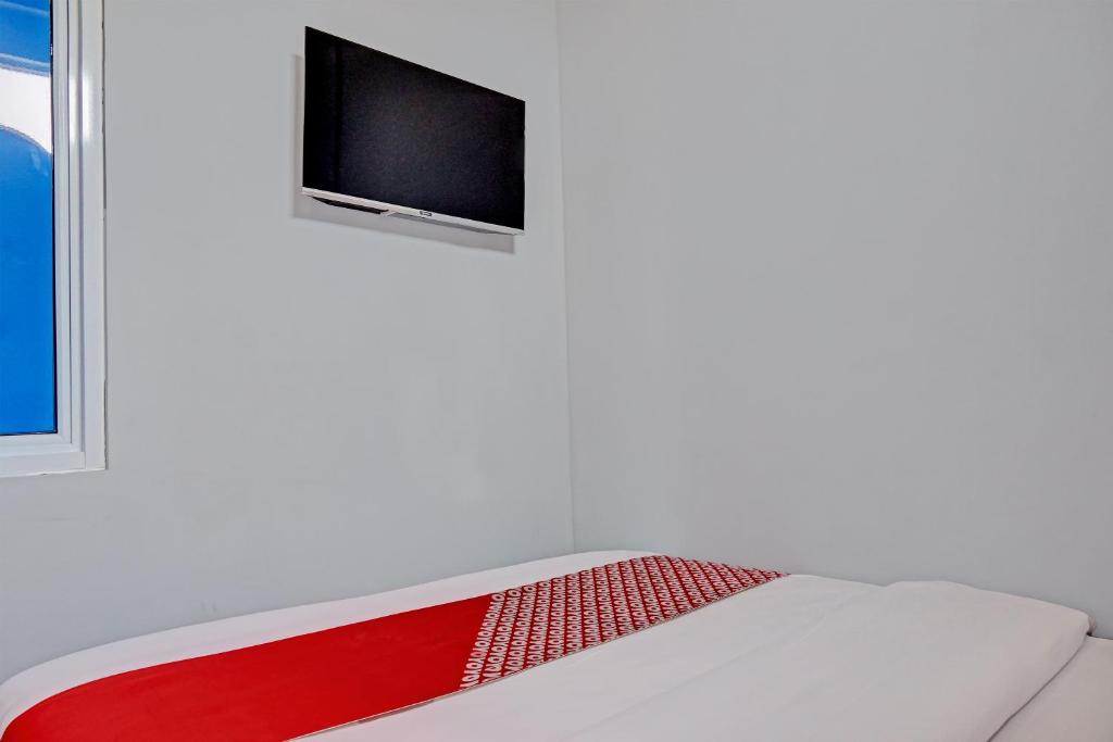 TV a/nebo společenská místnost v ubytování Capital O 92765 J&b Smart Sentul