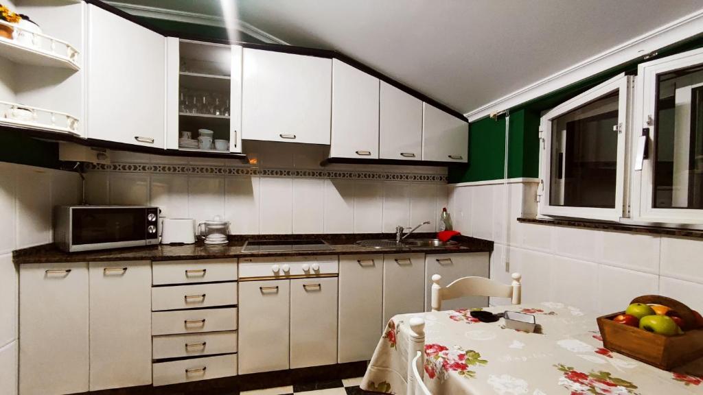 Kuchyňa alebo kuchynka v ubytovaní CASA BRAIS habitaciones y buen precio!