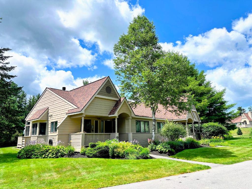 Zahrada ubytování FV3 F3 Well appointed Townhome a short walk to the Mount Washington Hotel