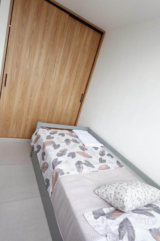 Letto o letti in una camera di Apartamento frente a clínica Foscal