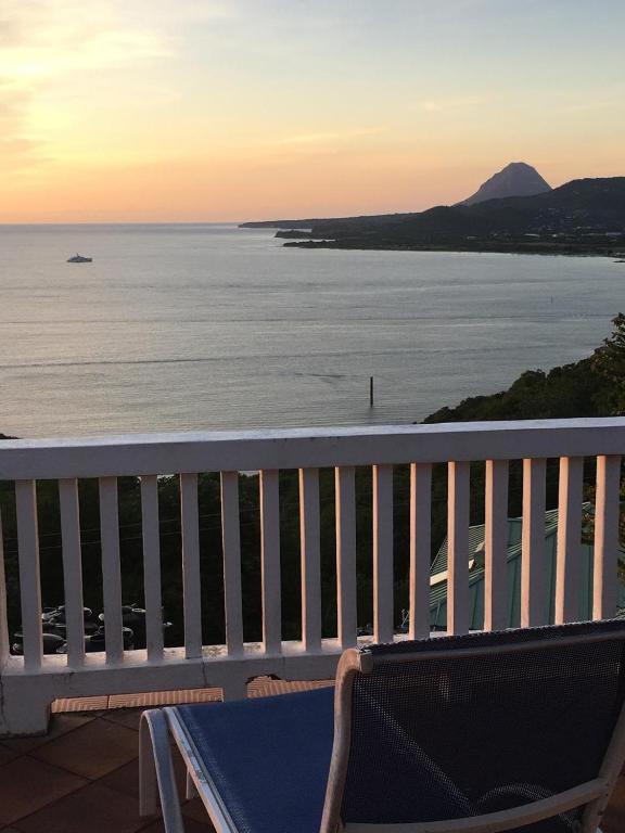 Cozy Private Room with AC, Balcony near Airport, Beach and Kite surfing