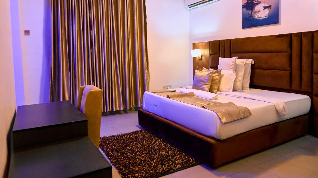 Voodi või voodid majutusasutuse Crownedge Hotels toas