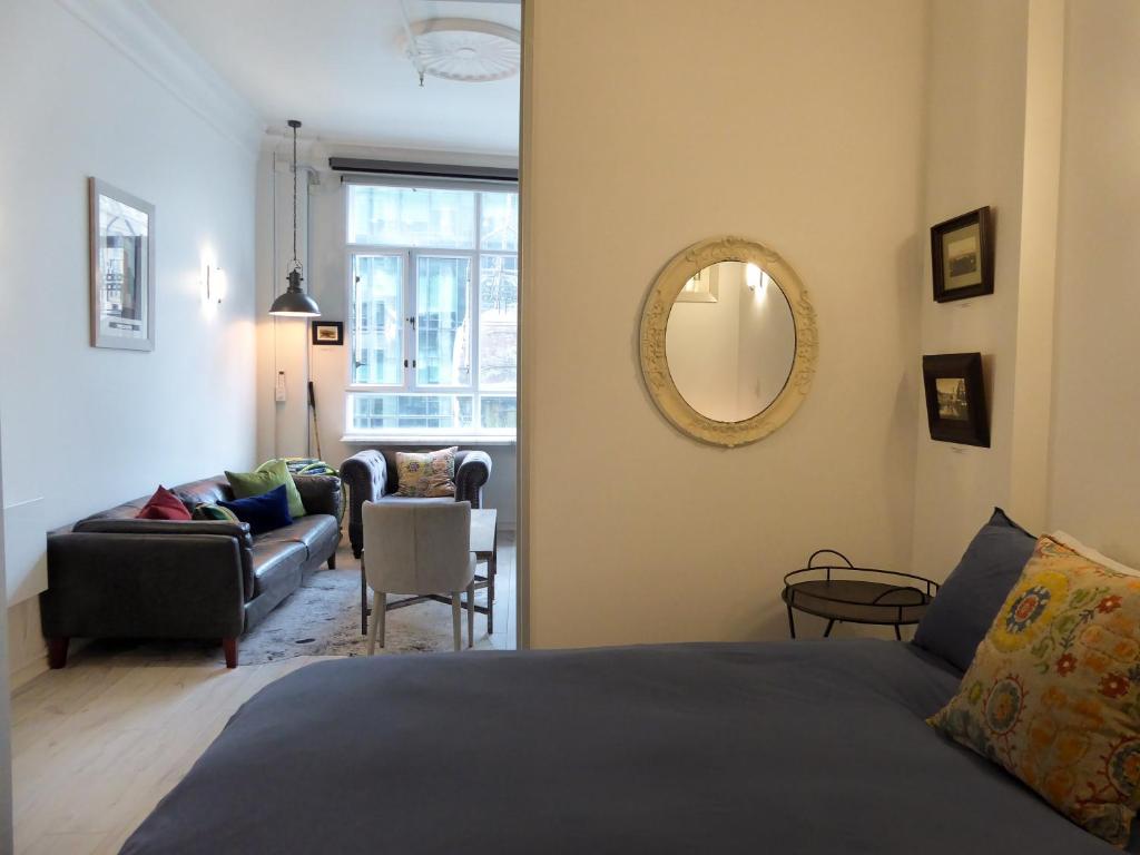 Vintage meets vogue, Auckland CBD - Resim 2