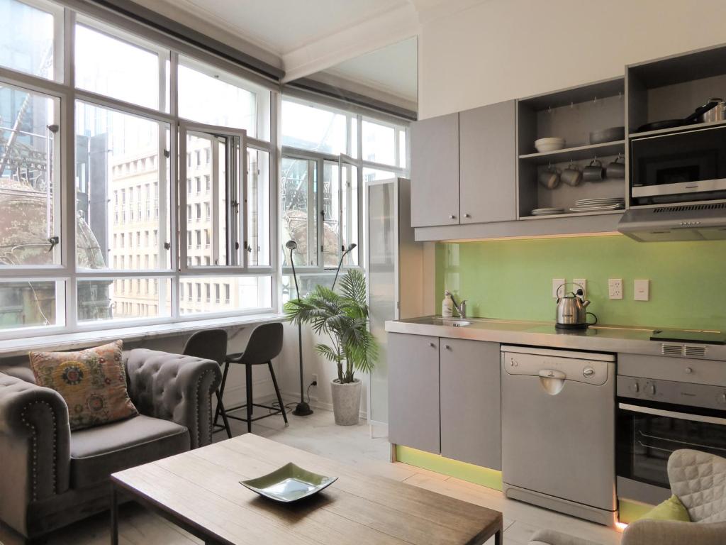 Vintage meets vogue, Auckland CBD - Resim 4