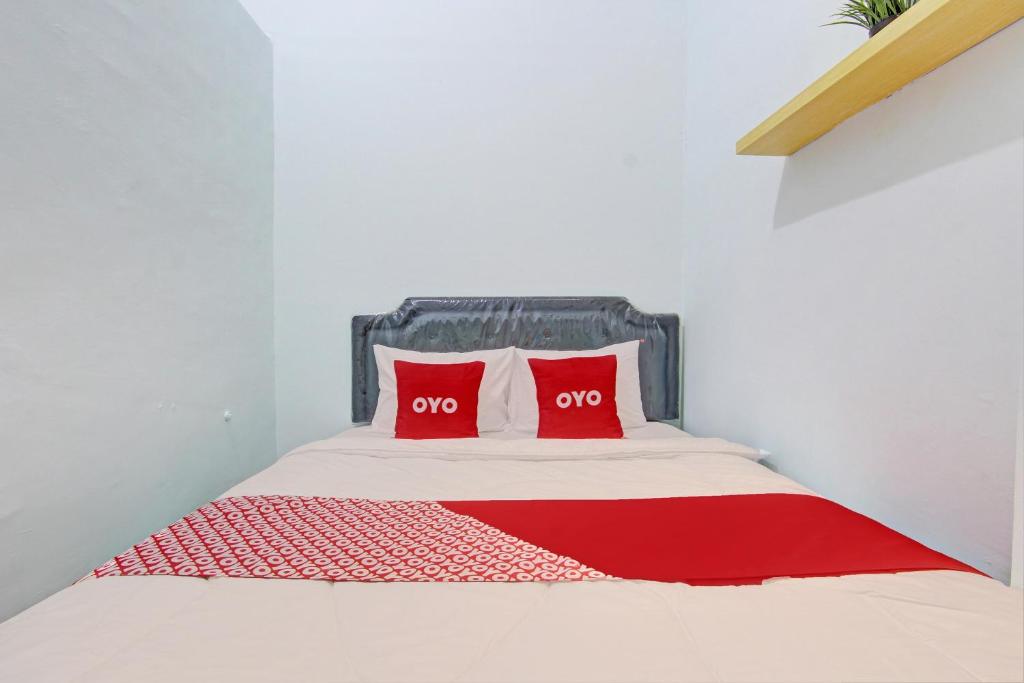 Postel nebo postele na pokoji v ubytování OYO 93095 New Puspa Residence