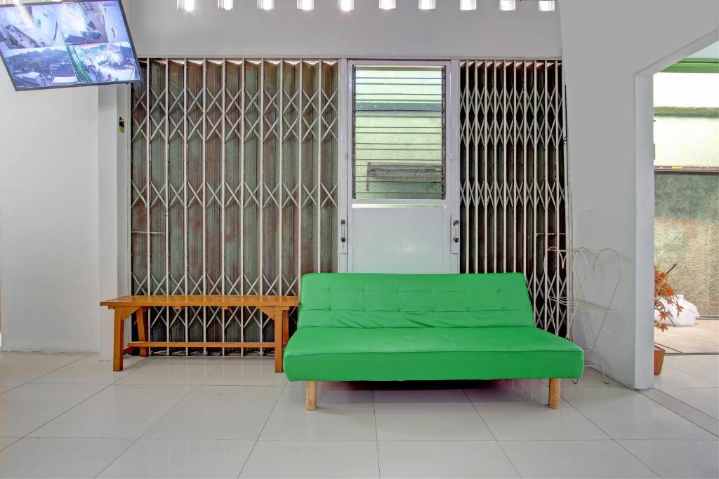 Posezení v ubytování OYO 93095 New Puspa Residence