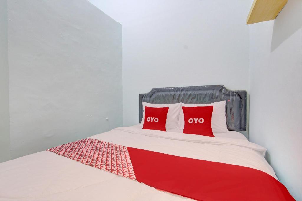 Postel nebo postele na pokoji v ubytování OYO 93095 New Puspa Residence