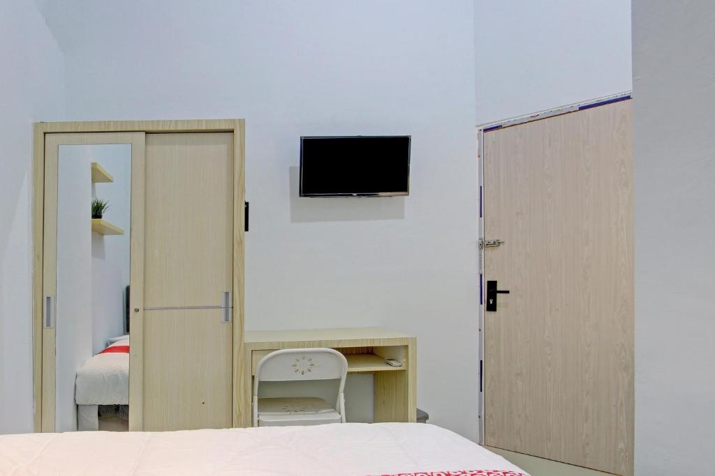 TV a/nebo společenská místnost v ubytování OYO 93095 New Puspa Residence
