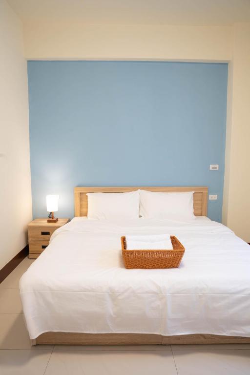 Postel nebo postele na pokoji v ubytování 夏米旅宿