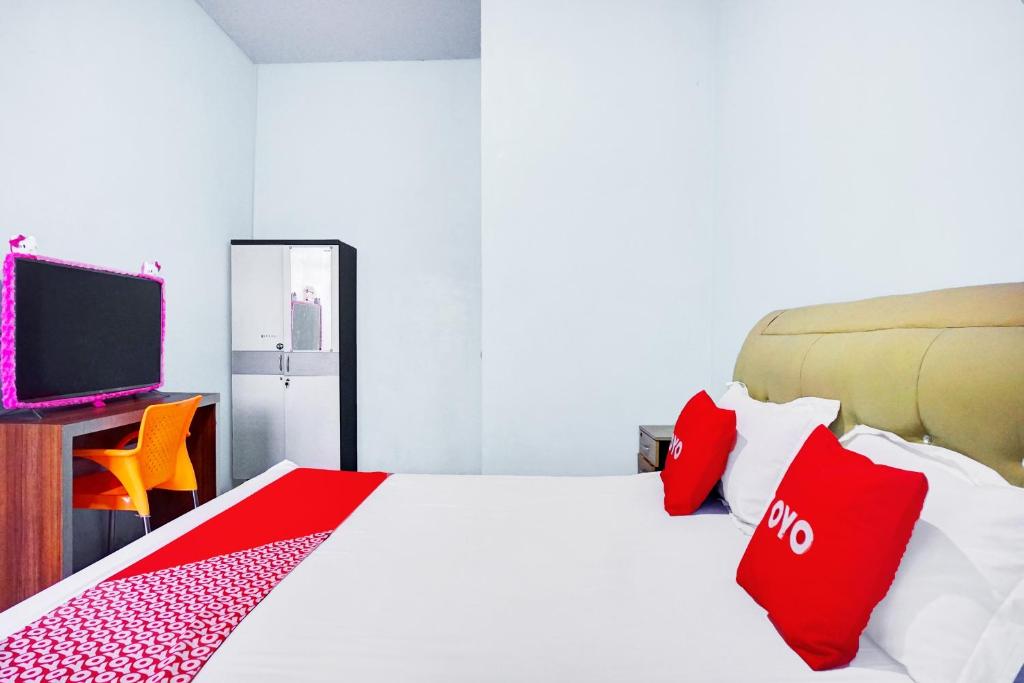 Postel nebo postele na pokoji v ubytování OYO 93071 Home Stay Kembar Syariah