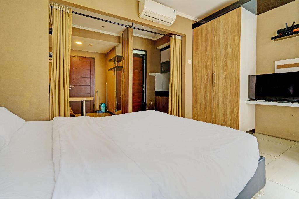 Postel nebo postele na pokoji v ubytování OYO Life 93065 Apartemen Gateway Pasteur By Glory Rent