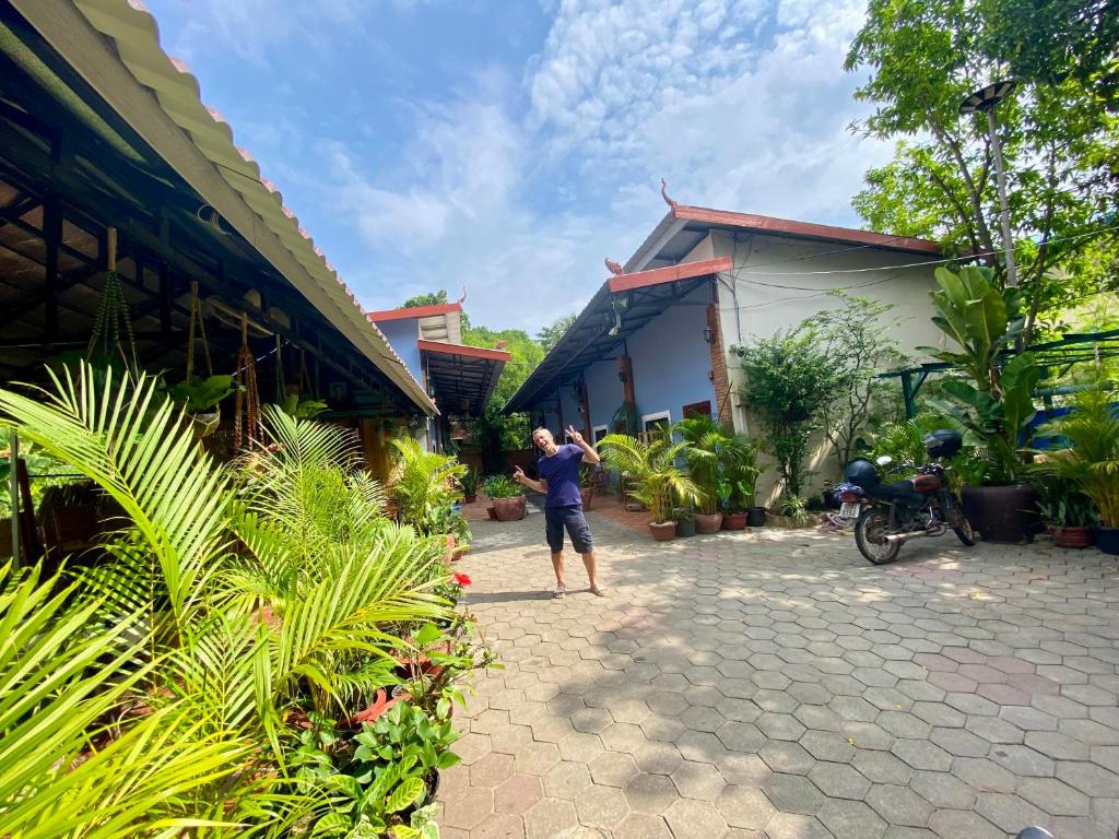 Zahrada ubytování Derm Svay Guesthouse - yoga & cafe