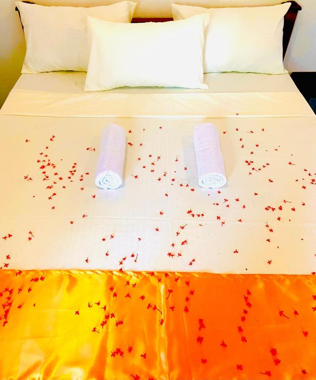 Marina Way Beach Hotel Surf & Tour客房内的一张或多张床位