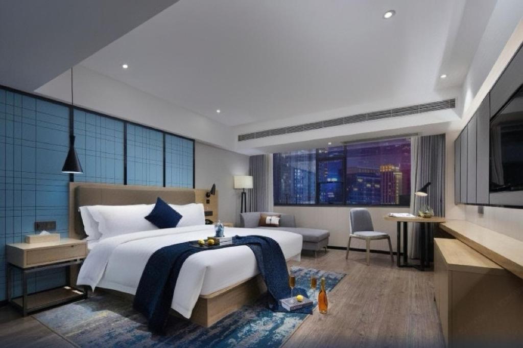 Postel nebo postele na pokoji v ubytování Echarm International Hotel Guangzhou Beijing Road Pedestrian Street Tianzi Wharf Branch - Free Shuttle Bus to Canton Fair Complex During Canton Fair Period