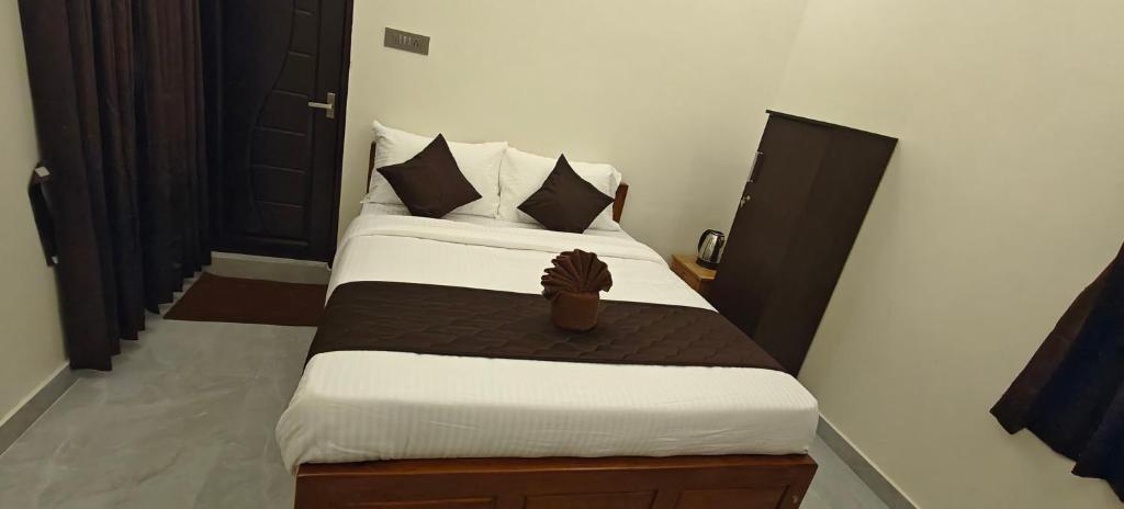 Postel nebo postele na pokoji v ubytování Rv Resorts Yercaud