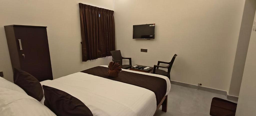 Postel nebo postele na pokoji v ubytování Rv Resorts Yercaud