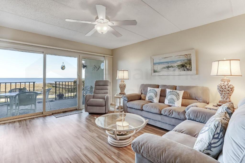 Posezení v ubytování Atlantic Ocean View Condo
