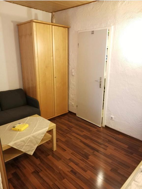 Privat Zimmer in Zwei-Zimmer-Wohnung als 2er WG的休息区