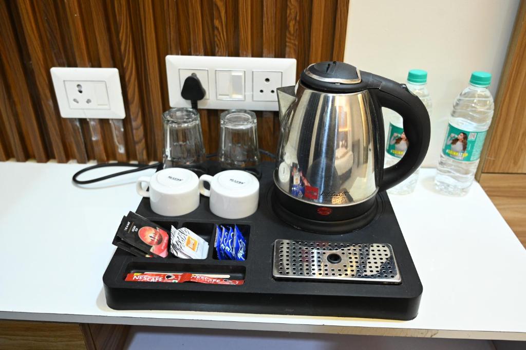 Comodidades para chá e café em The Janki Hotel