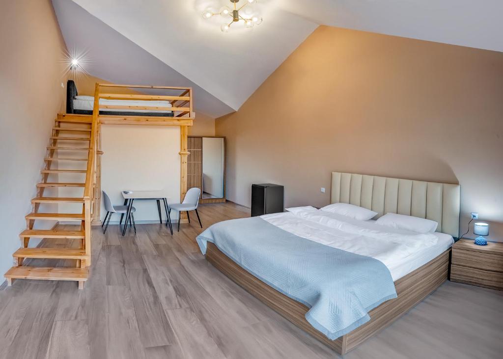 Postel nebo postele na pokoji v ubytování Terrace Akhaltsikhe